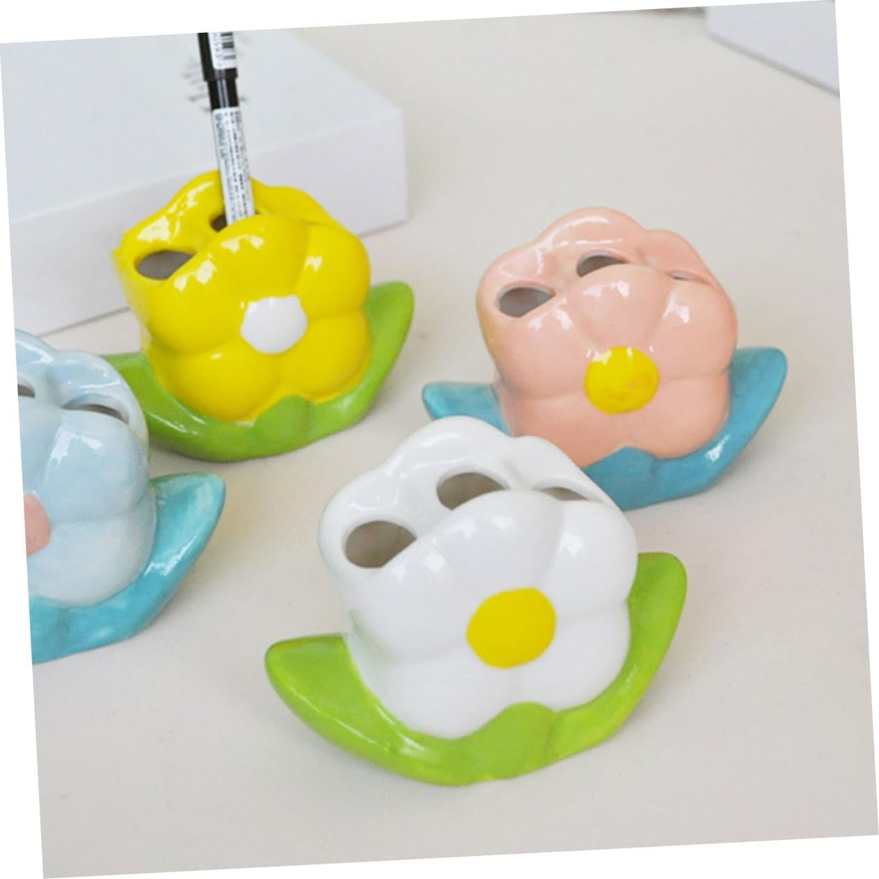 Floral Toothbrush Holder Compact
