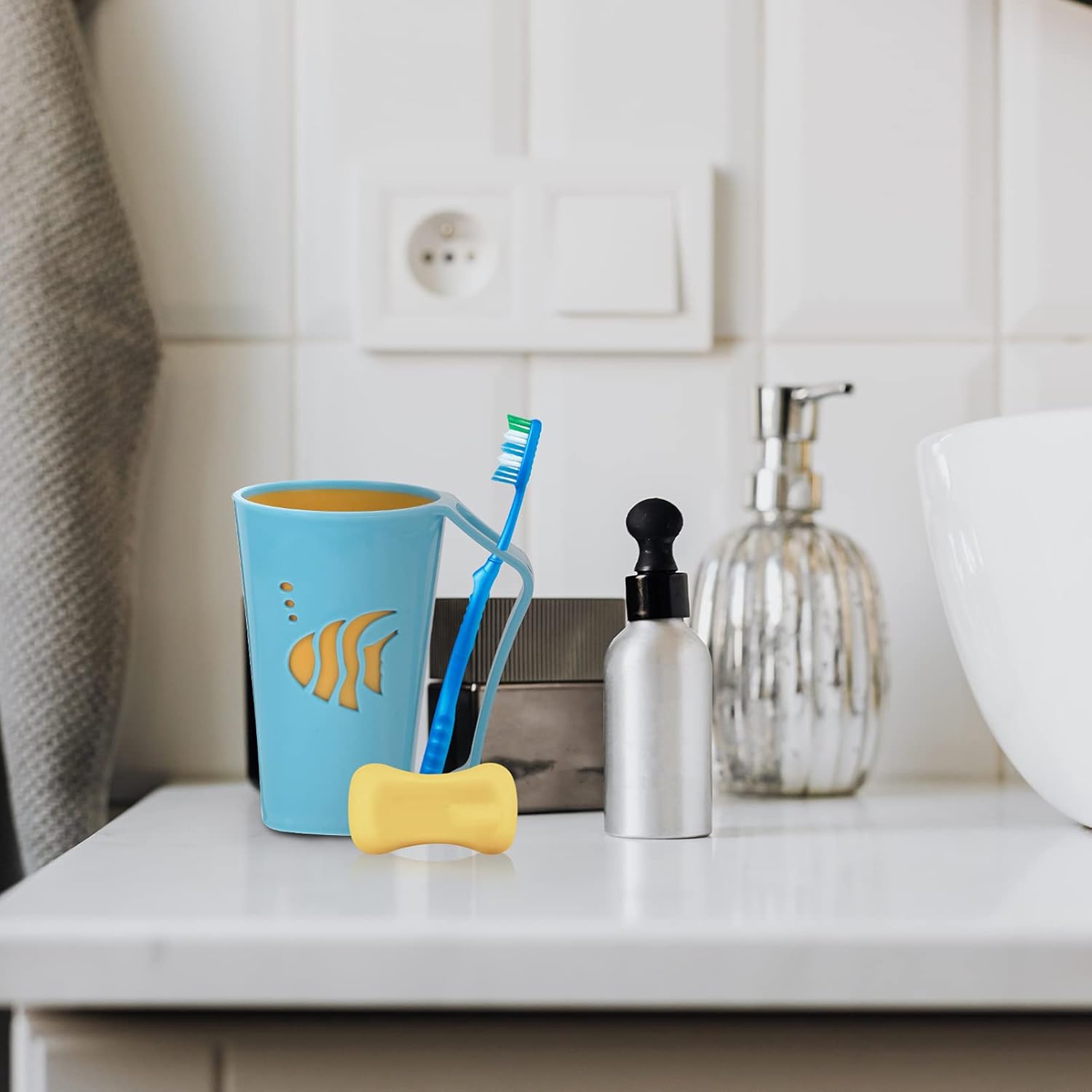 Healifty Travel Toothbrush Tumbler Set