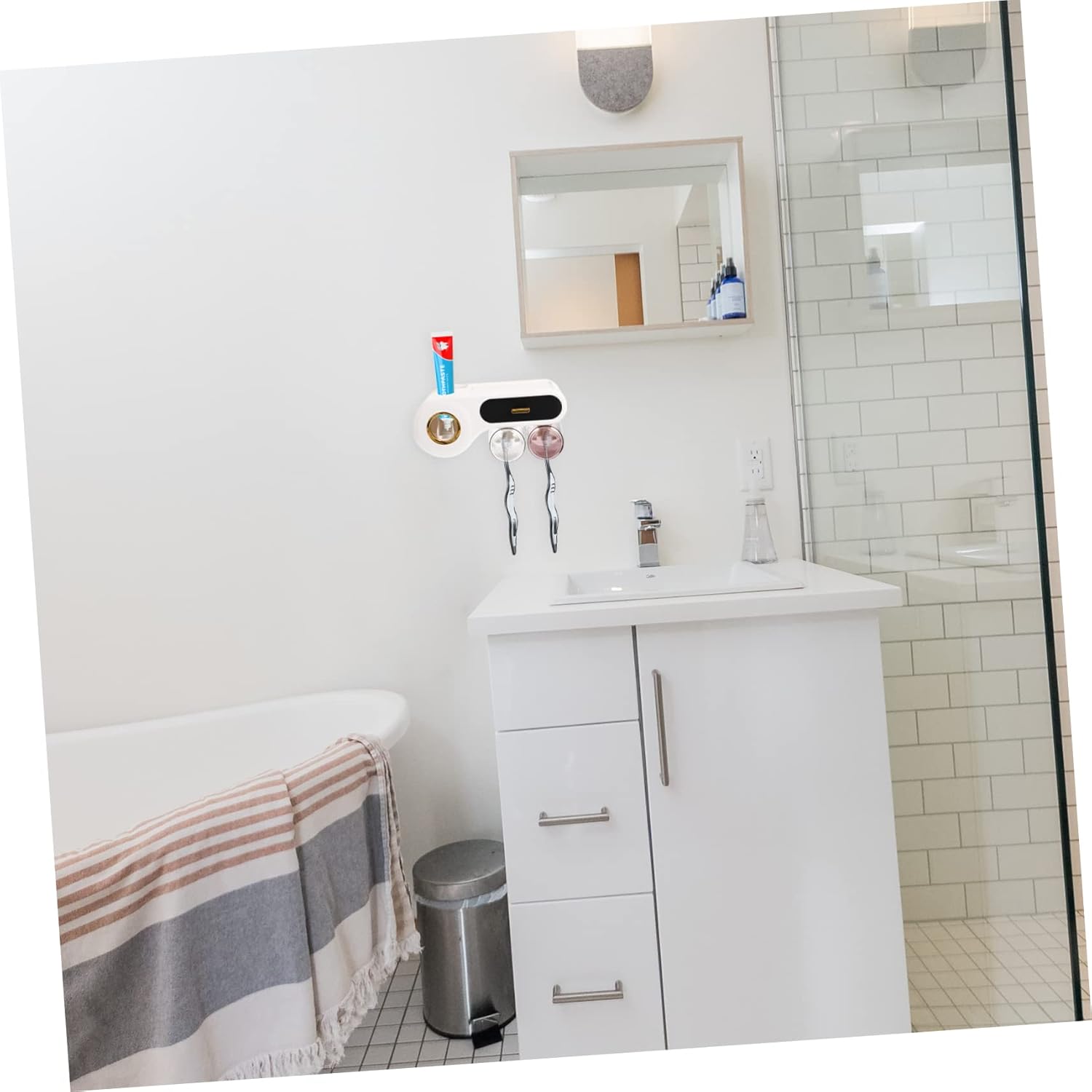 PRETYZOOM Wall Mounted Toothbrush Holder