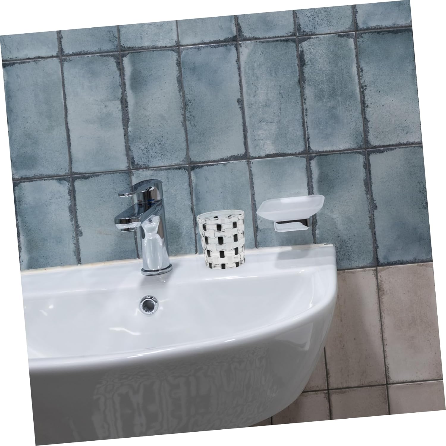 Elegant Glass Toothbrush Holder with Checkered Design