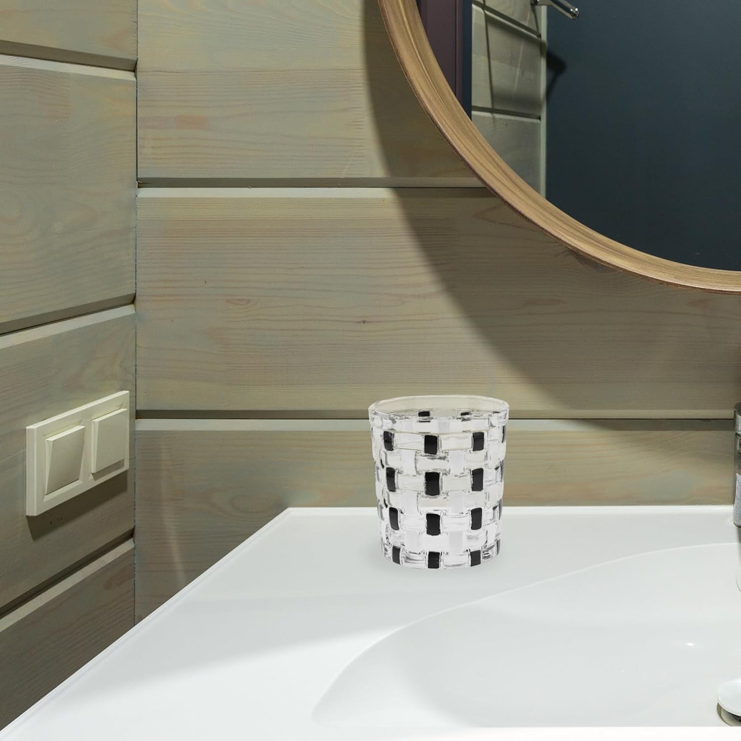 Bathroom Tumbler Glass Cup with Modern Checkerd Design